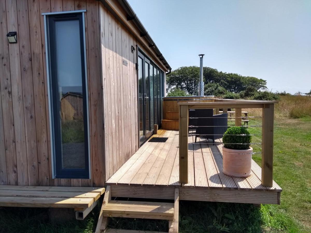 Cleeves Cabins Ailsa Luxury Lodge With Hot Tub Dalry  Dış mekan fotoğraf