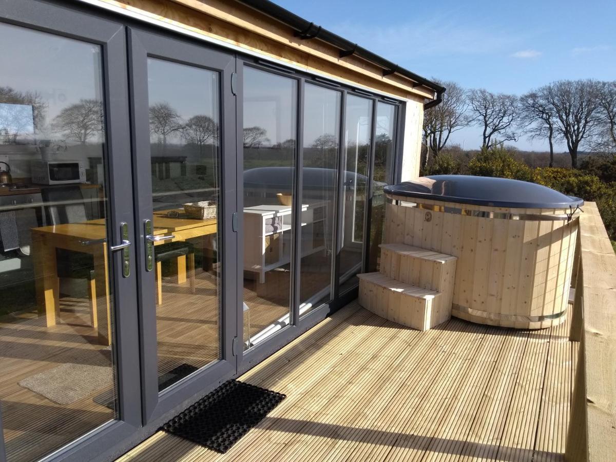 Cleeves Cabins Ailsa Luxury Lodge With Hot Tub Dalry  Dış mekan fotoğraf