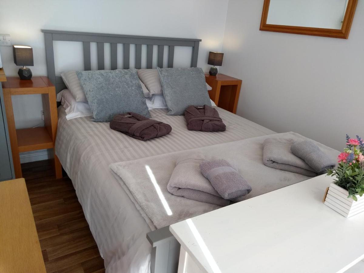 Cleeves Cabins Ailsa Luxury Lodge With Hot Tub Dalry  Dış mekan fotoğraf