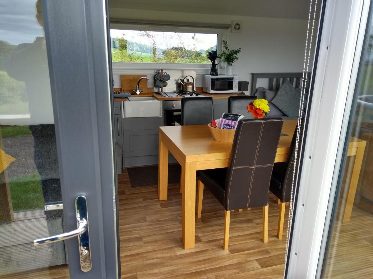 Cleeves Cabins Ailsa Luxury Lodge With Hot Tub Dalry  Dış mekan fotoğraf